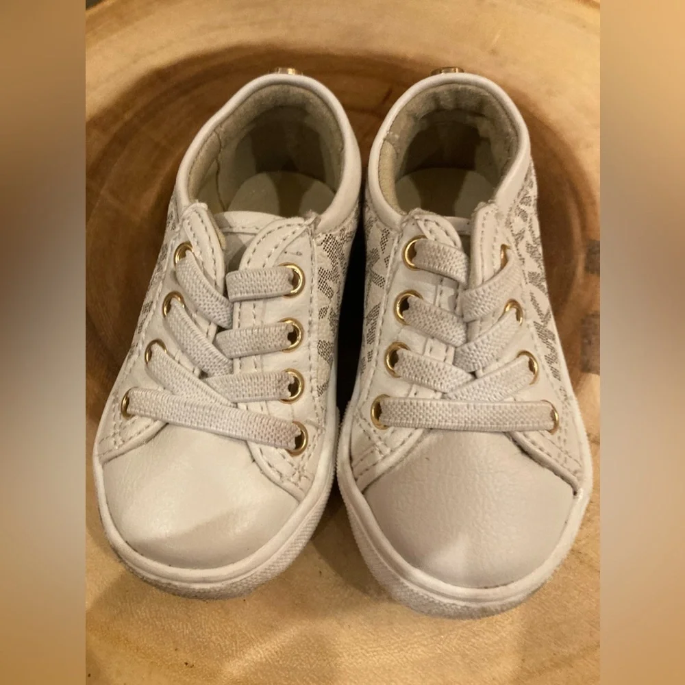 Michael Kors kids Lace‎ Up Slip On White Silver Logo Sneakers Sz-3